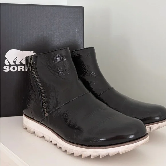 Sorel boots size 8 - Picture 3 of 12